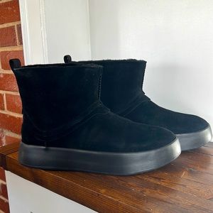 NWT UGG classic bottom boot, black size 10